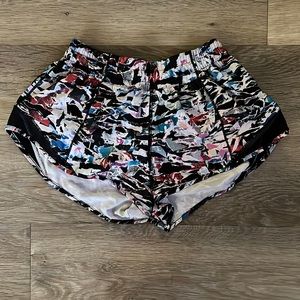 lululemon Hotty Hot Shorts • Size 4 • EUC